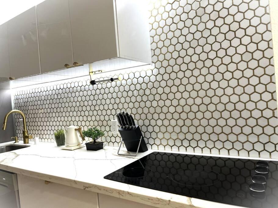 Huge Patio Washerdryer 1 Bedroom Banyan Free Parking 5 Min To Beach Honolulu Buitenkant foto