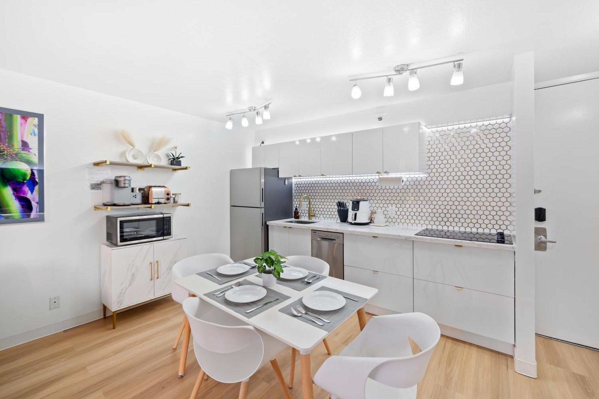 Huge Patio Washerdryer 1 Bedroom Banyan Free Parking 5 Min To Beach Honolulu Buitenkant foto